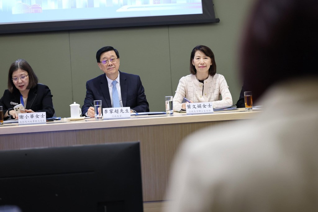 行政長官李家超今日下午分別出席港區全國人大代表和港區全國政協委員的香港五年規劃諮詢會。 行政長官李家超今日下午分別出席港區全國人大代表和港區全國政協委員的香港五年規劃諮詢會。