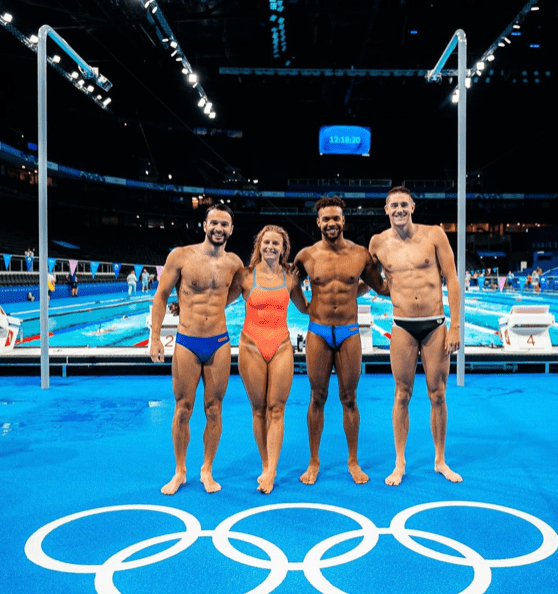 奥运泳赛高手云集，阿诺卡明加却因一条“透明”泳裤而跑出爆红。