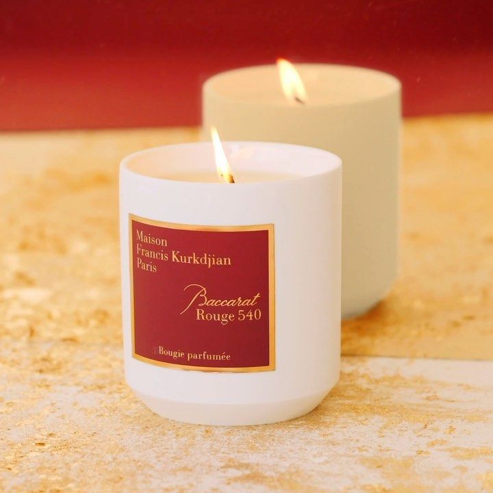 Parfumerie Tresor Maison Royal香薰蜡烛/$780，先以华丽的橙花、玫瑰花和茉莉花作开端，之后融入佛手柑、广藿香和雪松木，最后结合琥珀，带来温暖放松的气氛。