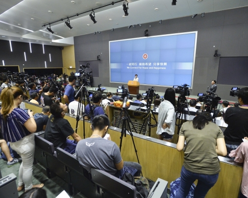 記協促請政府解釋突然收緊查冊的原因。資料圖片