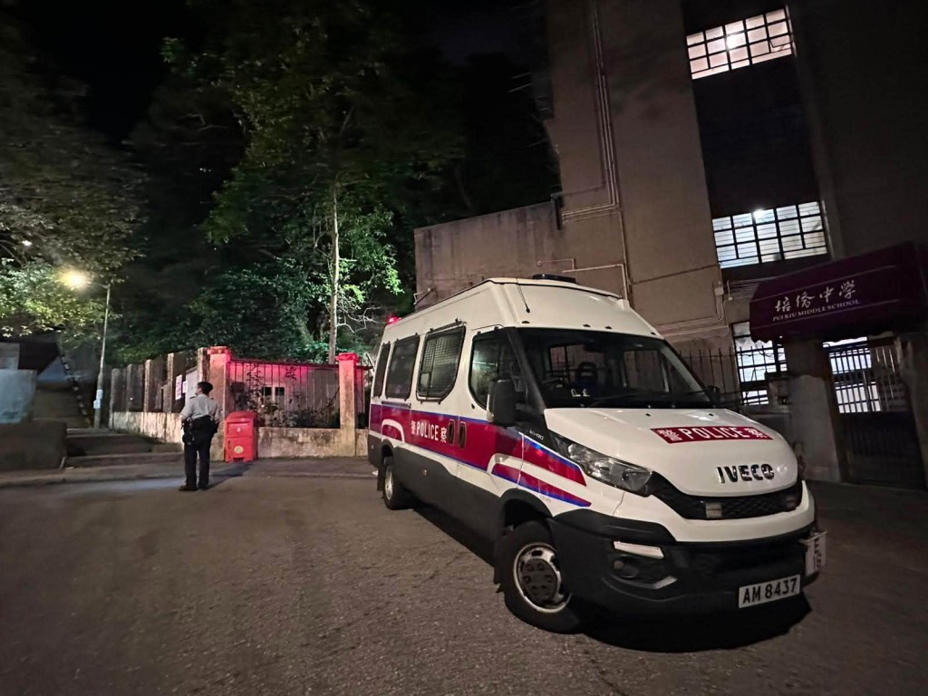 警方在港島展開一連多日的跨部門聯合反爆竊行動。 警方在港島展開一連多日的跨部門聯合反爆竊行動。