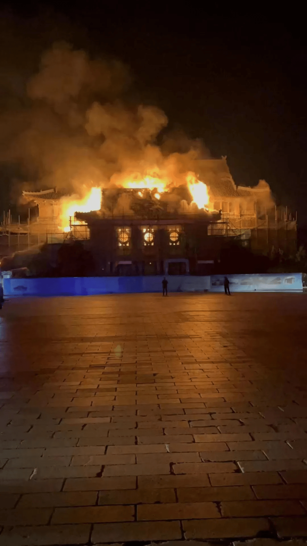 河南大学大礼堂著火。