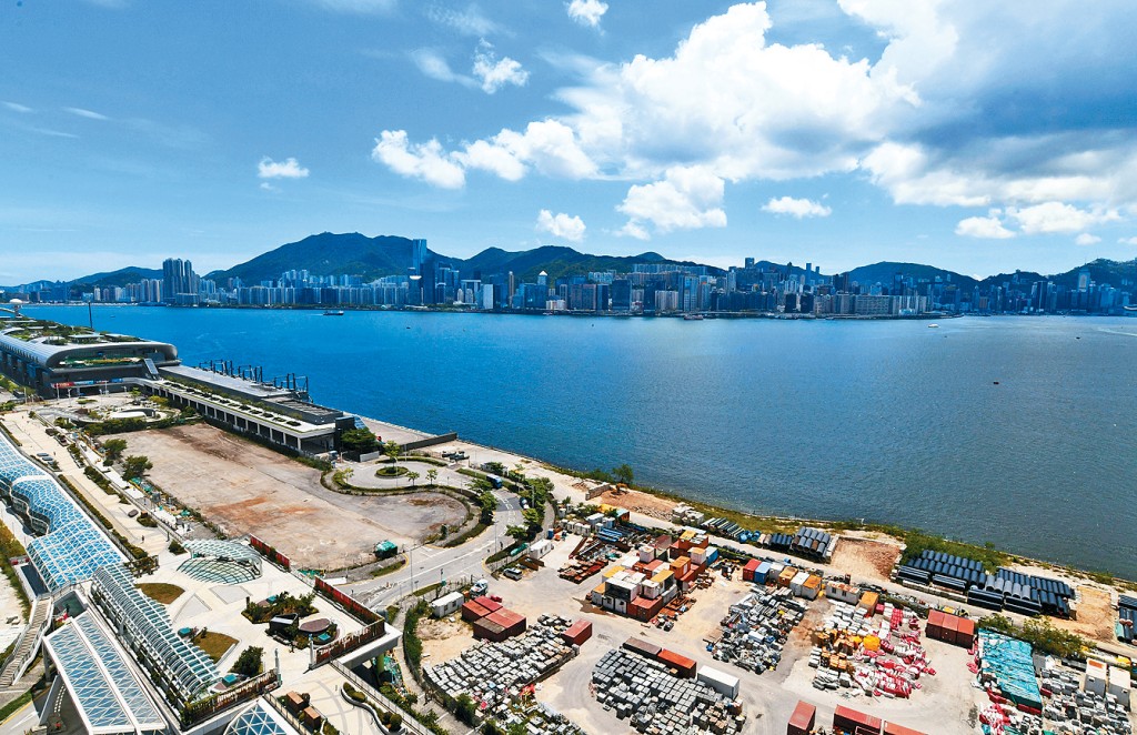 新一份《施政報告》提出，政府今年會批出三個區域讓自動駕駛車輛測試，其中一個會橫跨九龍城與觀塘兩區。