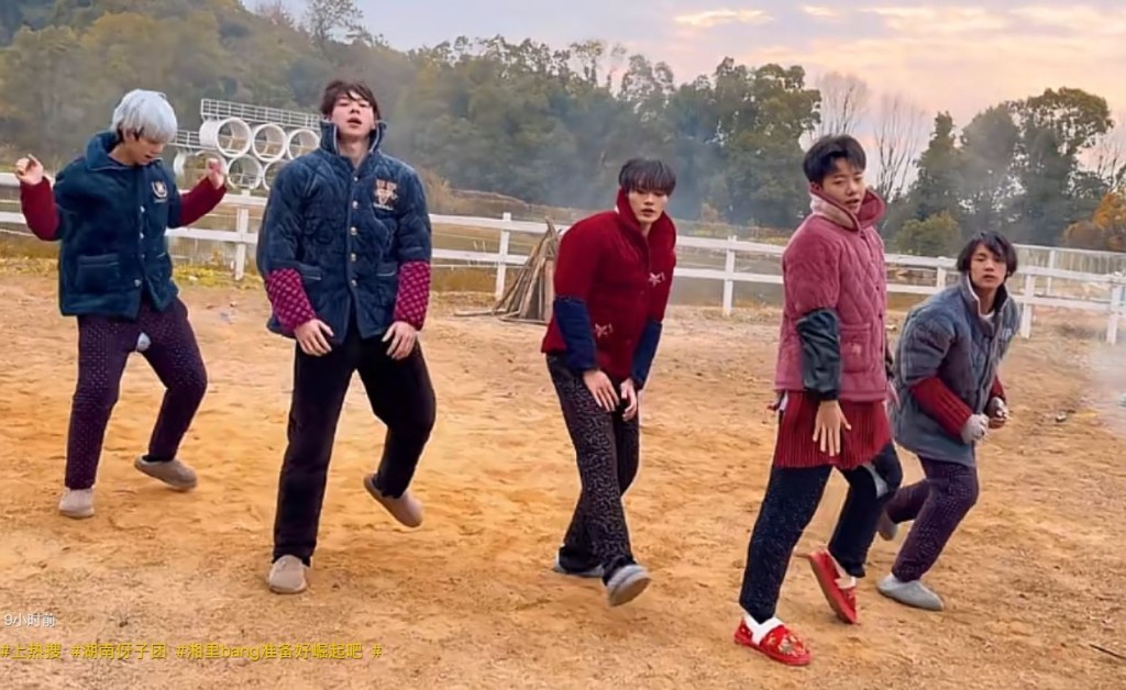 “湖南伢子团”凭土味在网络突围而出。抖音