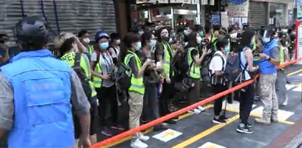 警核查記者身份。警察FB