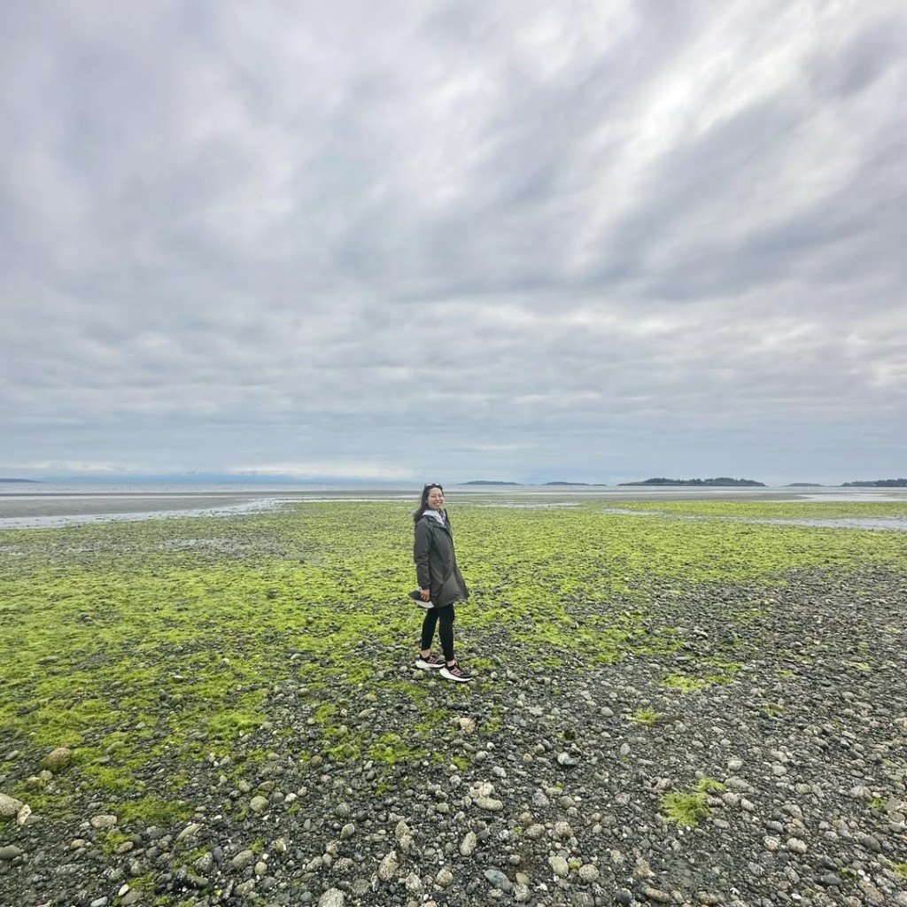鍾嘉欣透露第一次與家姐去旅行。