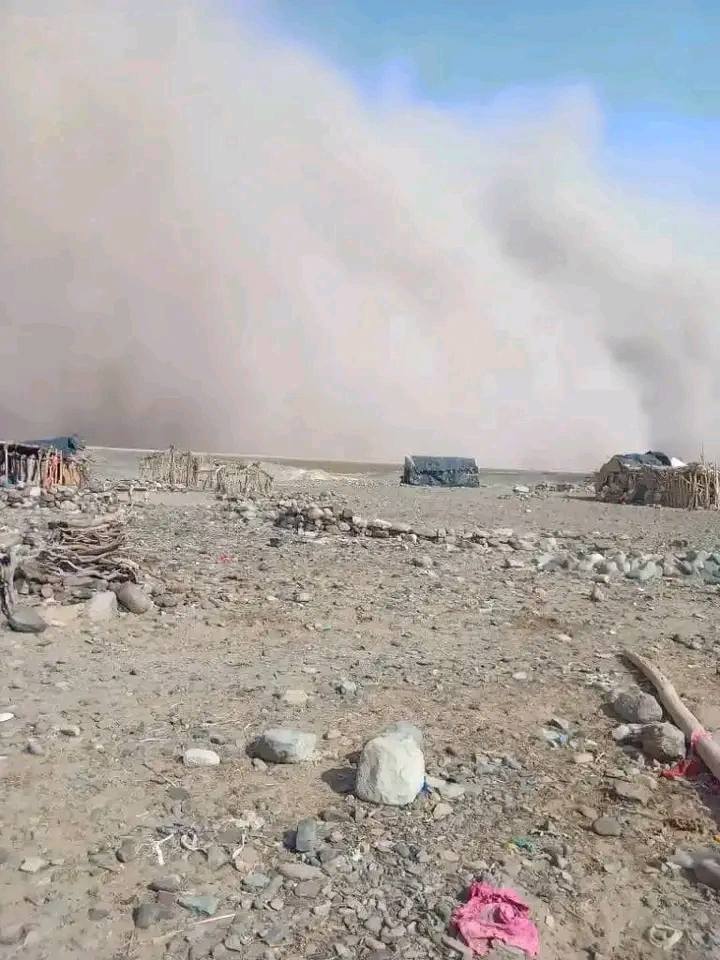 海利古比火山附近煙霧彌漫。facebook.com/afarcom1