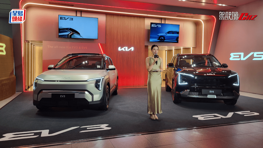起亞KIA香港代理錦龍汽車今天(7月18日)下午在九龍灣專店發表全新EV3(左) 及EV5(右)電動車。