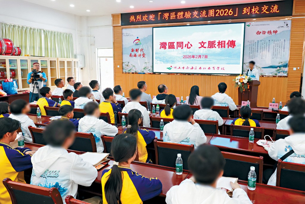 青少年更生人士到访佛山一间学校，其中一名青少年更生人士分享自身经历及更生路上的点滴。