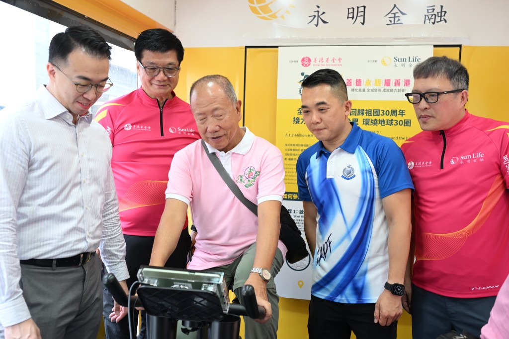 葵青區耆樂警訊會員亦有參與踩車支持智能單車盛事創舉。 葵青區耆樂警訊會員亦有參與踩車支持智能單車盛事創舉。