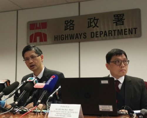 路政署署長鍾錦華及港珠澳大橋香港工程管理處處長李偉彬公布屯門至赤鱲角連接路北面連接路的最新工程進度。