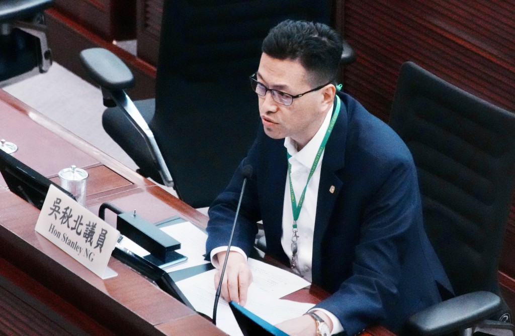工聯會吳秋北關注極端情況下,如發生火警、氣體意外等突發事故時,指揮權誰屬。 工聯會吳秋北關注極端情況下,如發生火警、氣體意外等突發事故時,指揮權誰屬。