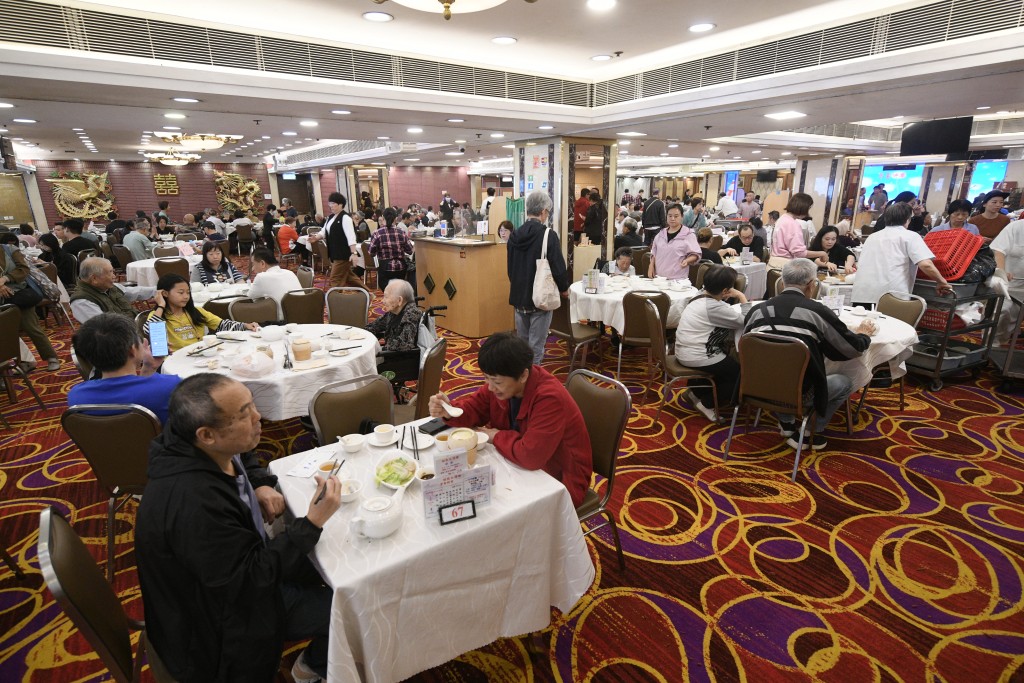 部分企業及社團因經濟不景或火災緣故而取消或延後聚餐。 部分企業及社團因經濟不景或火災緣故而取消或延後聚餐。