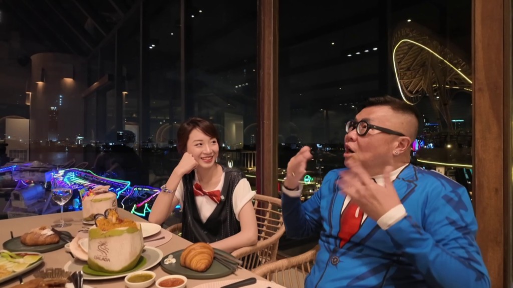 胡慧冲主持旅遊節目《冲遊泰國11》。 胡慧冲主持旅遊節目《冲遊泰國11》。