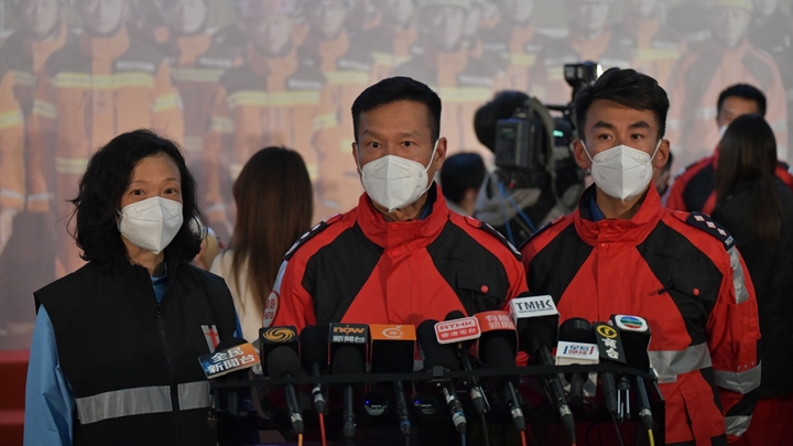 特區救援隊指揮官于文陽講述今次救援工作。陳極彰攝