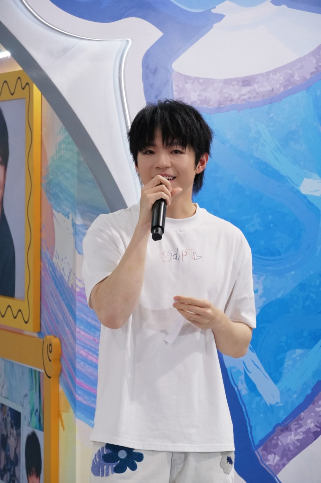Ian驚喜現身生日展。
