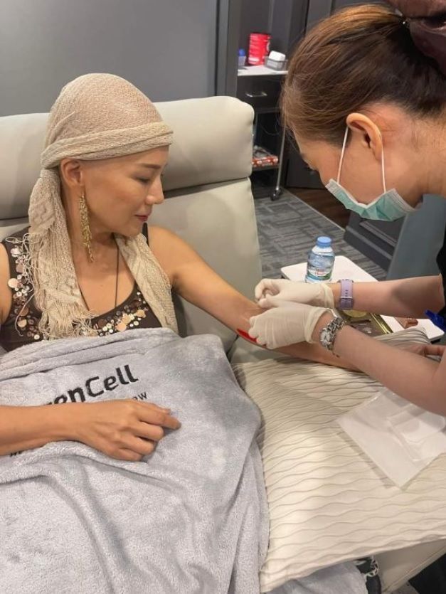 吴文忻积极对抗癌魔，去年更赴泰国接受另类疗法。