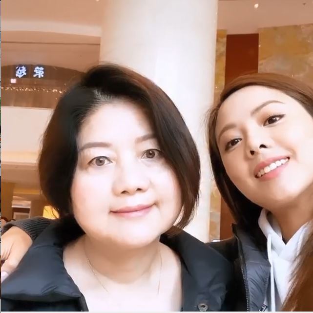 Kelly有很多跟母親的回憶片段。