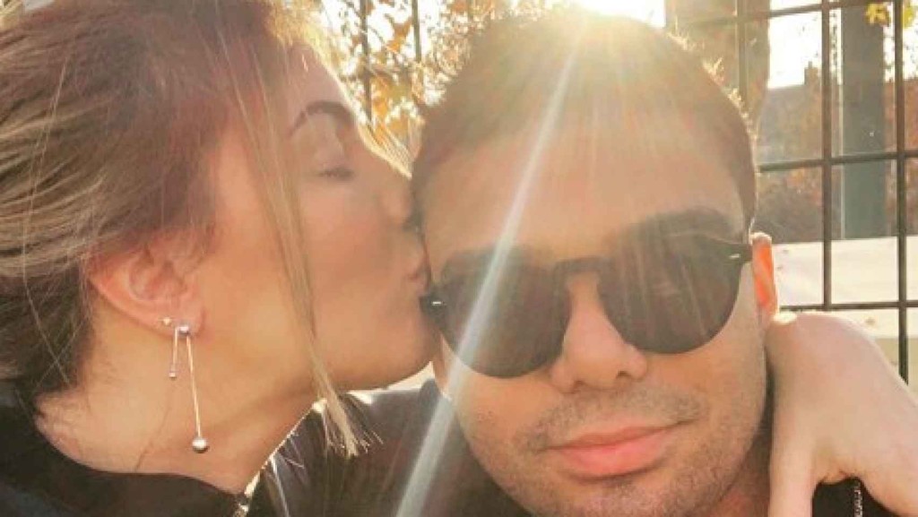 卡斯米路與老婆的恩愛selfie閃爆社交媒體。網上圖片