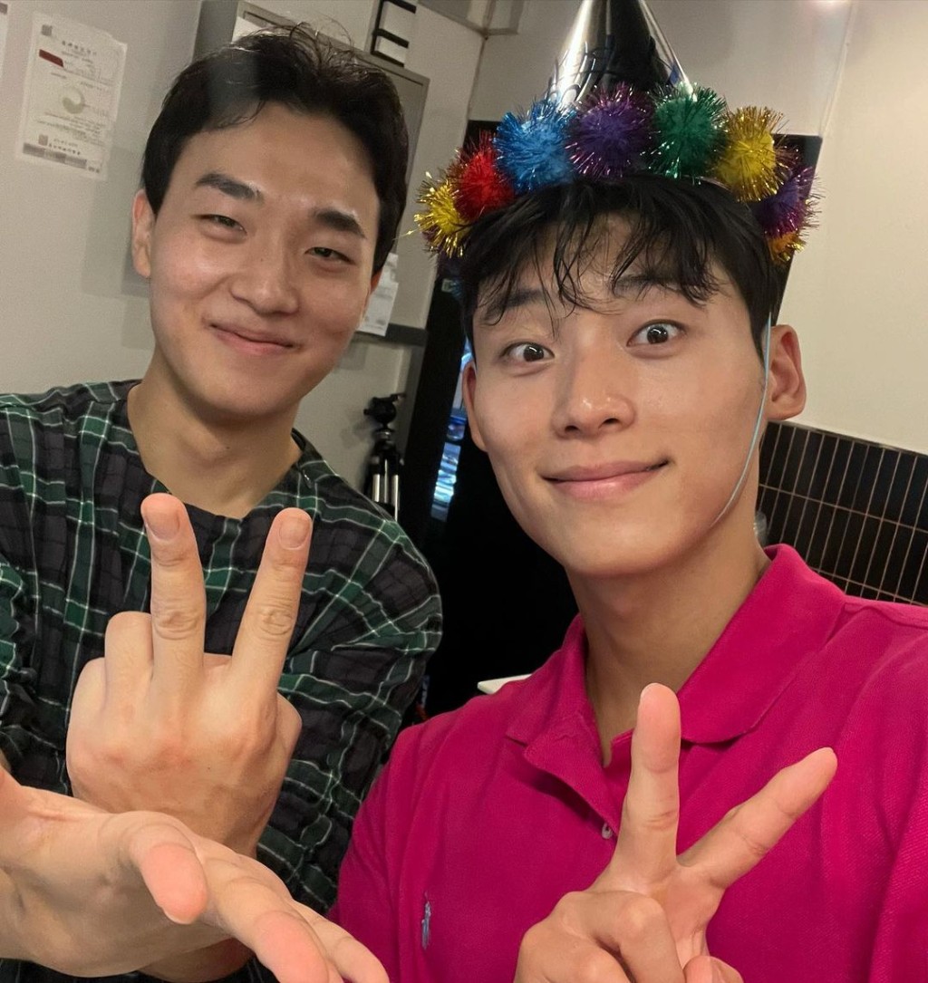 現年27歲。