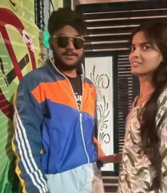 死者薩泰特與女友馬米德瓦生前合照。NDTV截圖