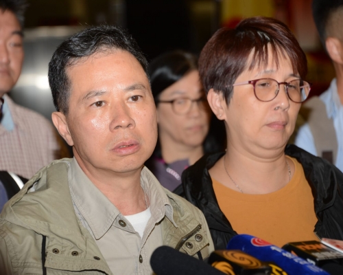 醫療人員總工會副主席馮權國(左);支援職系員工協會主席吳偉玲(右)