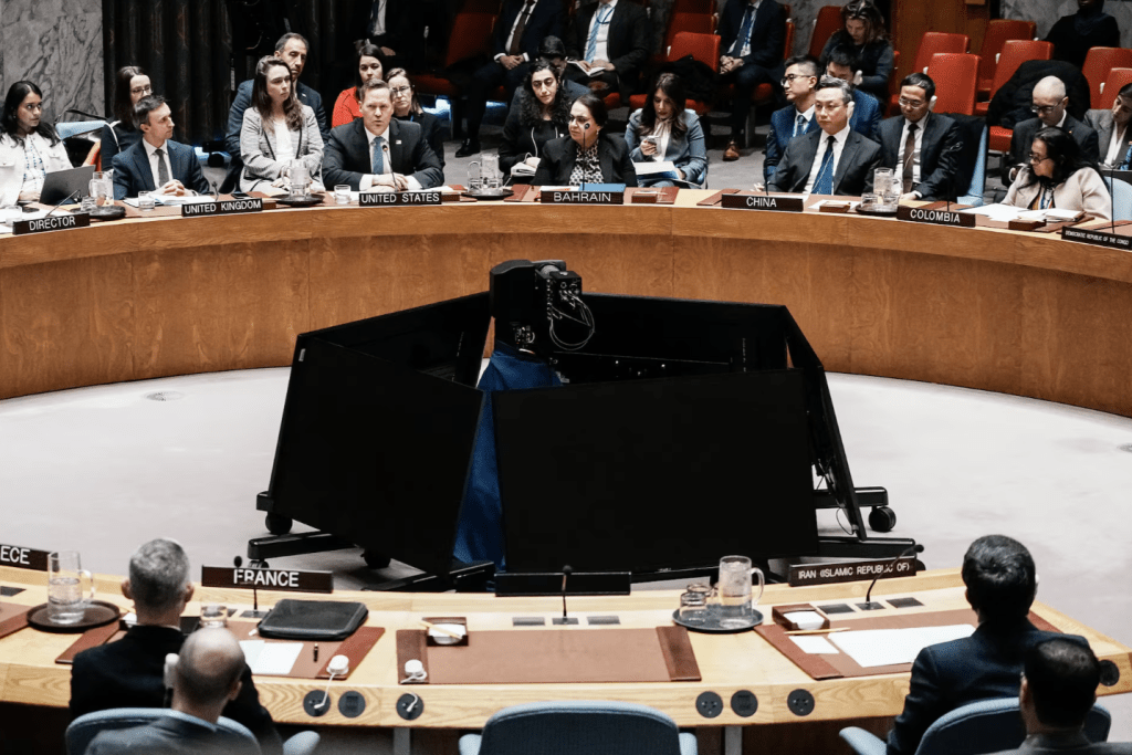 特朗普周二在白宮舉行記者會,回顧其外交與安全政策時,被問及和平委員會否取代聯合國,他回應稱「可能會」。路透社 特朗普周二在白宮舉行記者會,回顧其外交與安全政策時,被問及和平委員會否取代聯合國,他回應稱「可能會」。路透社