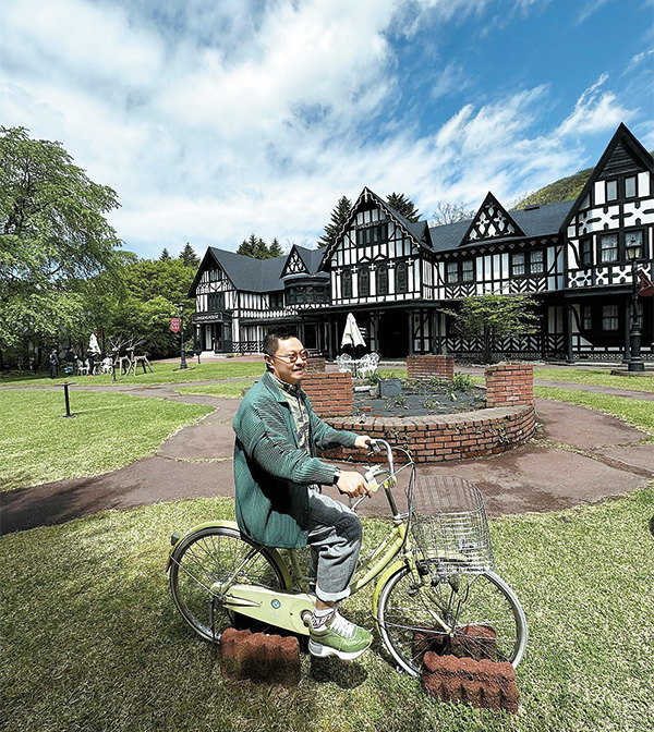 木建酒店充满欧式风情，闲时可以单车代步。