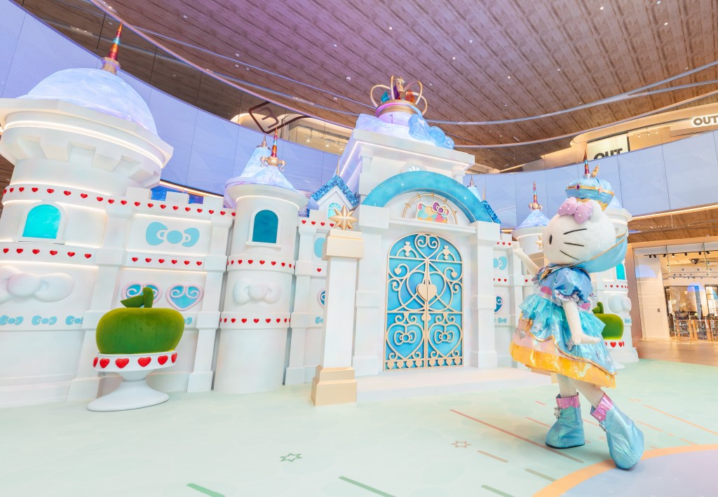 東涌Hello Kitty幻彩城堡：每日上演夢幻音樂匯演的6米高「幻彩城堡」