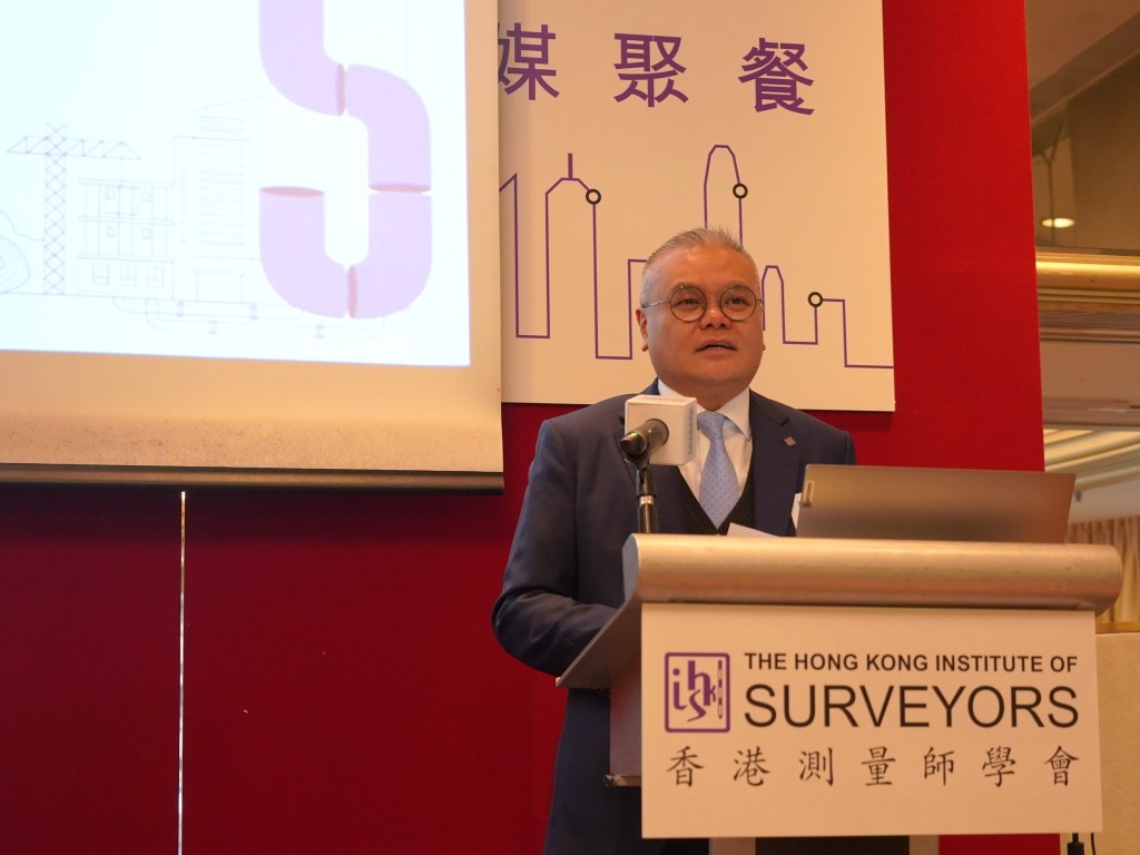 香港測量師學會會長溫偉明。 香港測量師學會會長溫偉明。