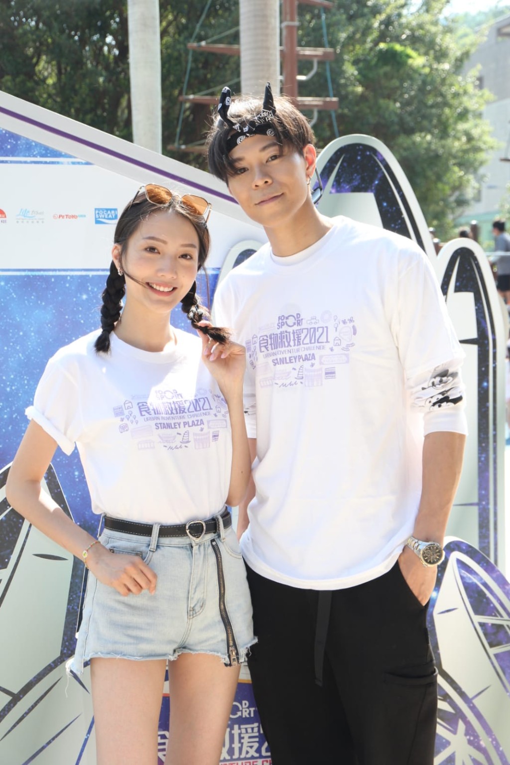 Kiki恨與KLAU情侶檔接拍廣告。