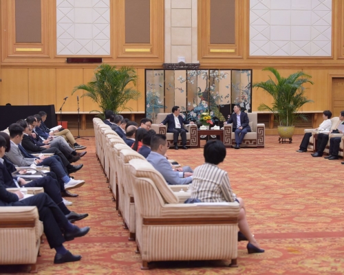 考察團中午獲深圳市政府設宴款待。