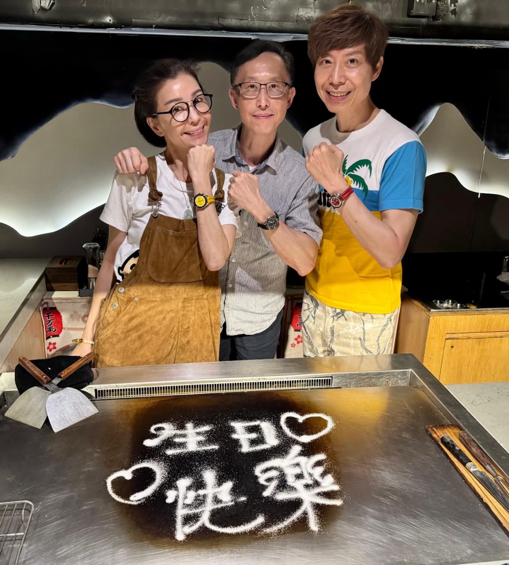 伍詠薇32年前所贈名錶，兩位哥哥現今飯聚齊戴上。