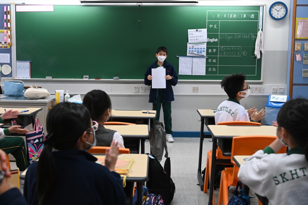 教育局昨公布将在龙翔官立中学设立「小学科学教师培训基地」。