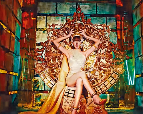■Lisa的首張個人專輯《LALISA》,擊敗所屬組合BLACKPINK首張大碟《THE ALBUM》的銷量創紀錄。
