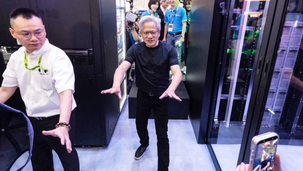 黃仁勳宣稱押注AI投資者可獲驚人回報 只有「瘋子」才質疑