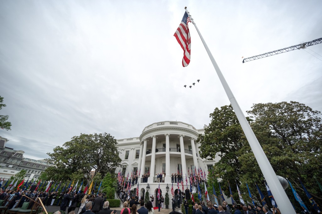 特朗普在白宮為查理斯夫婦舉行歡迎儀式。美聯社