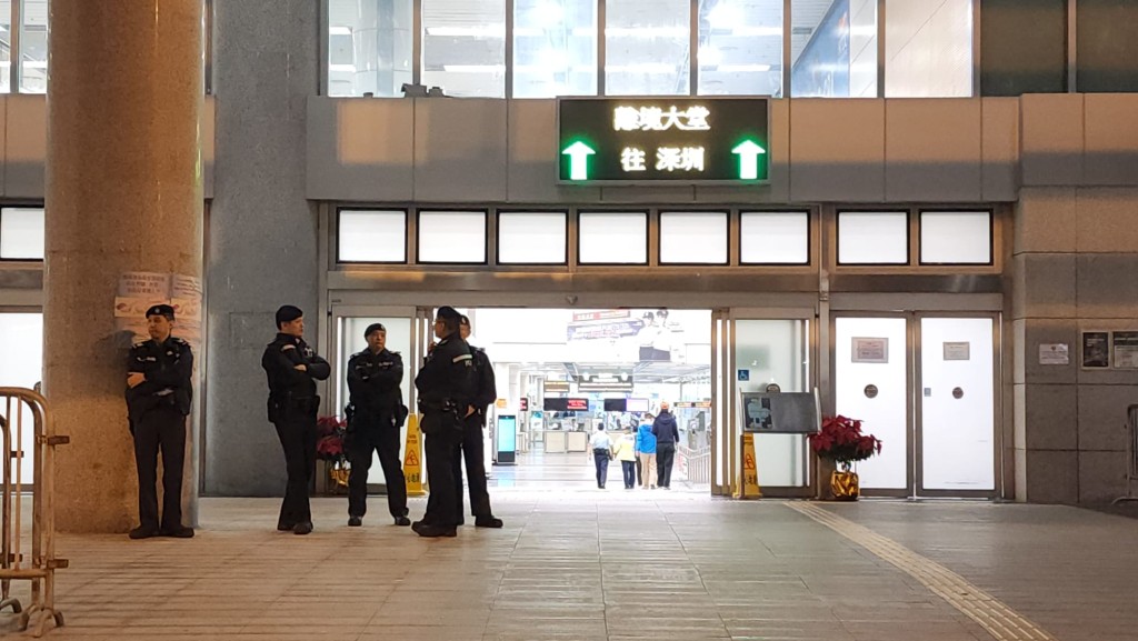 深圳灣口岸踏入元旦凌晨初時人流不多。黎志偉攝