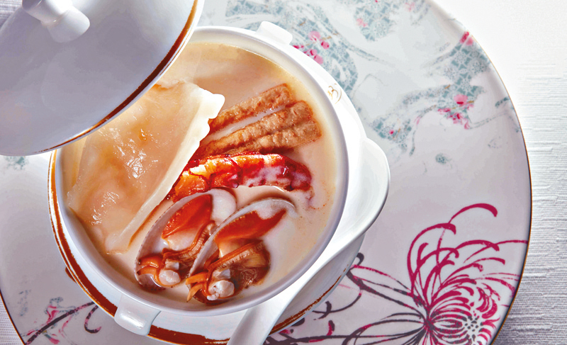 ●可使用回贈的餐飲消費額到萬豪金殿用膳。