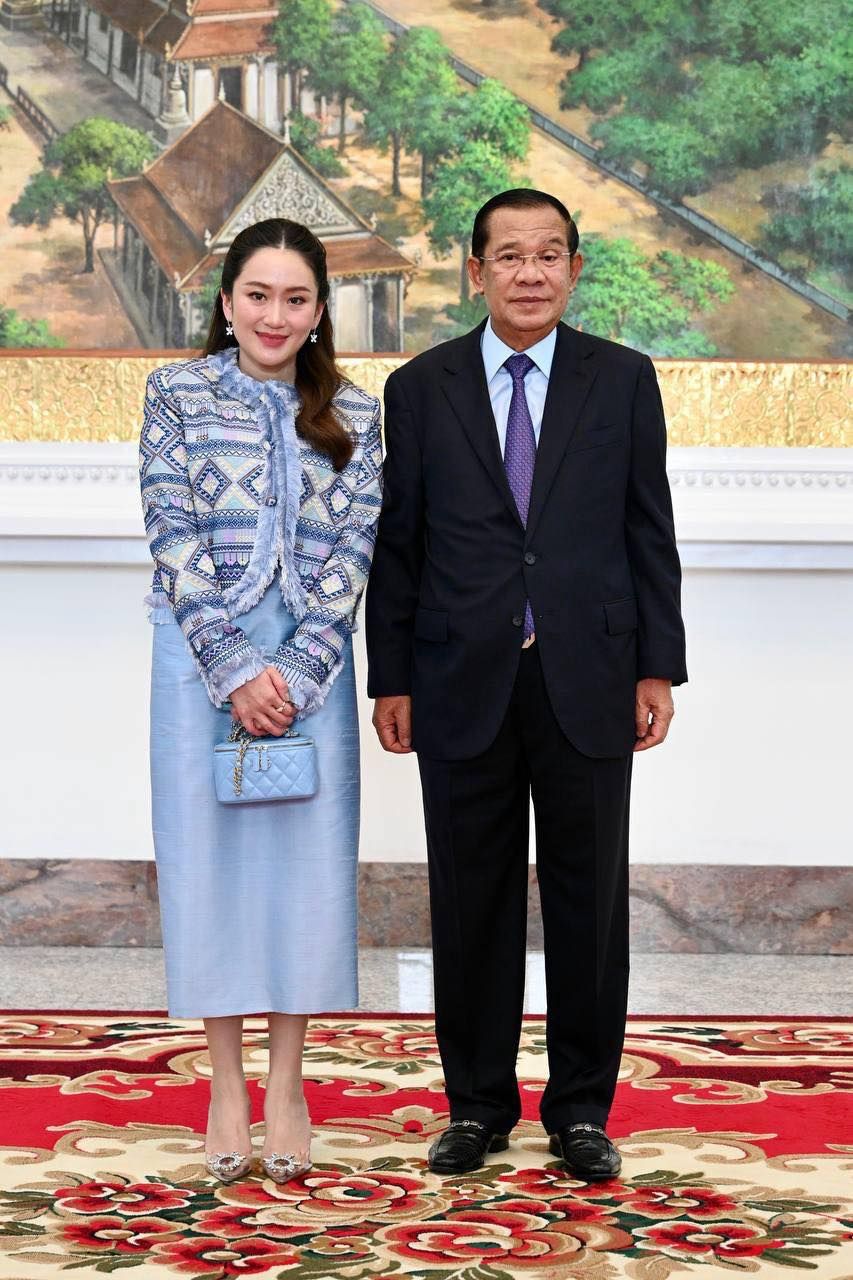 洪森貼出與他信女兒佩通坦的合照。洪森fb 洪森貼出與他信女兒佩通坦的合照。洪森fb