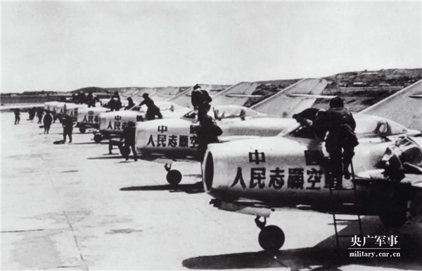 韩战时的中国米格15战机机队。