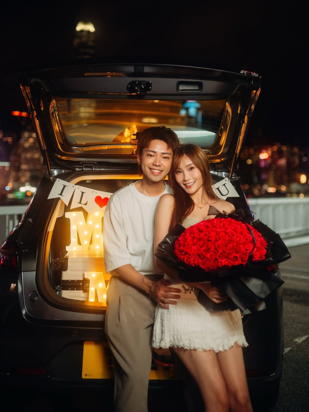陳戩浩近日成功求婚,其女友是曾參加ViuTV《全民造星3》的梁詠祈。 陳戩浩近日成功求婚,其女友是曾參加ViuTV《全民造星3》的梁詠祈。