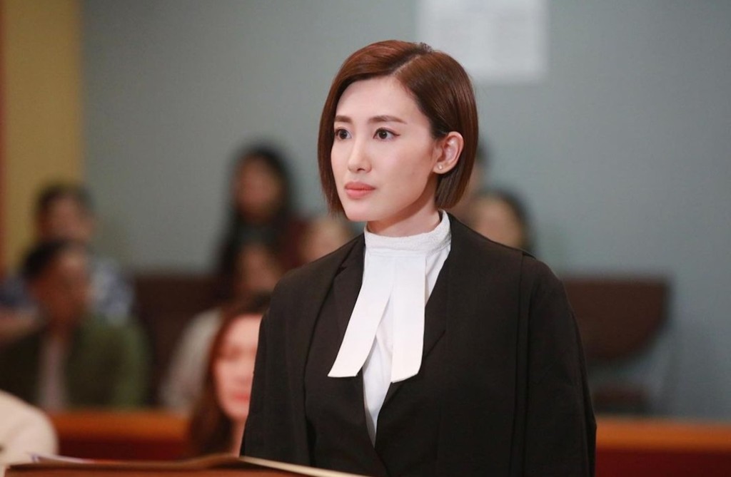 Angel在《雙》劇中首度演律師，幸有好姊妹朱千雪教路。