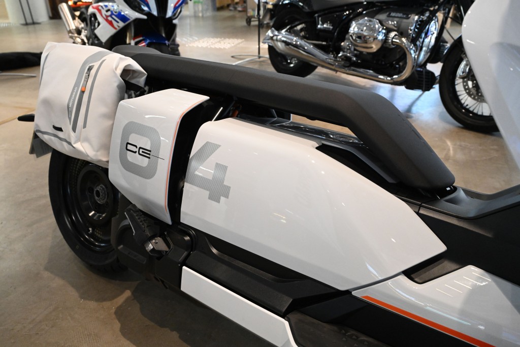 环保是驾驶新潮流，电动绵羊仔CE 04是BMW首部电动电单车。