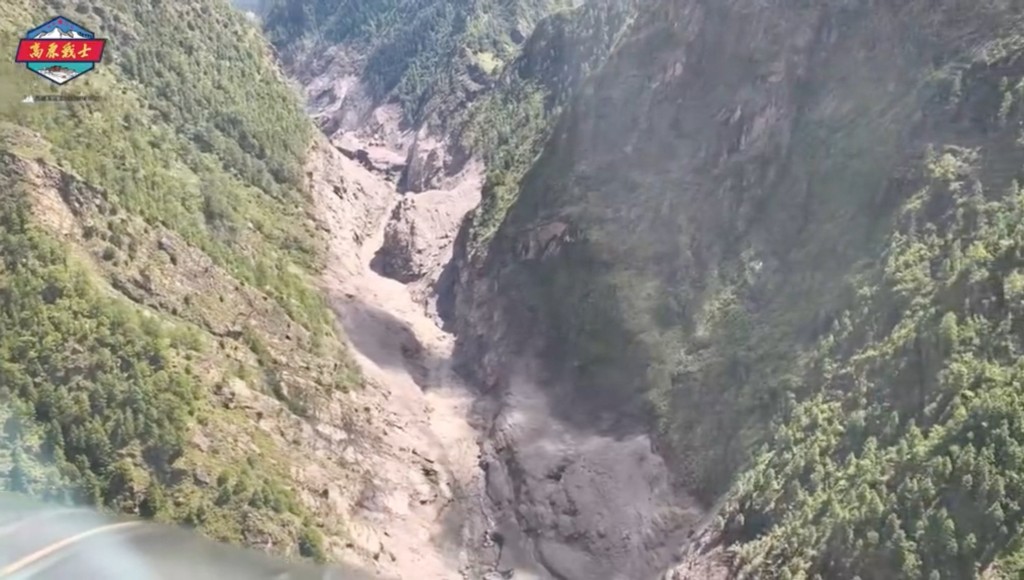 西藏自治区发生山洪和泥石流后的空拍画面。 路透社