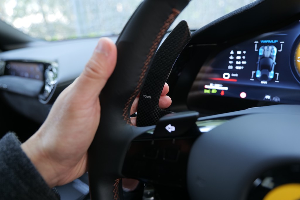 法拉利Ferrari 12Cilindri香港首試：8速DCT波箱比上代812快了30%。