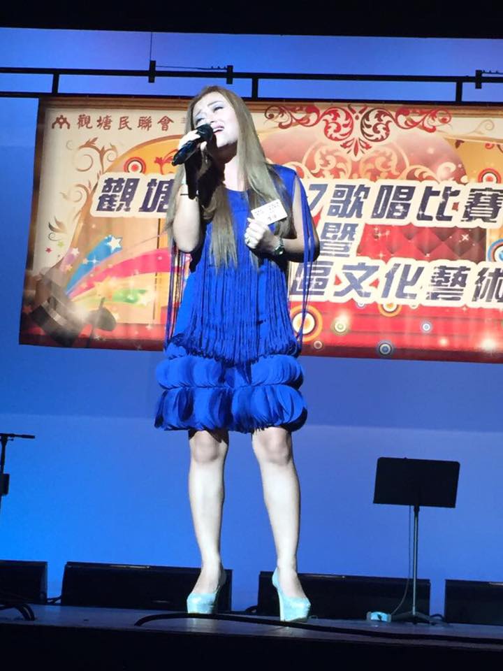李佳参加过不少歌唱比赛。