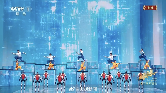 中國機械人去年秧BOT今年武BOT。 央視