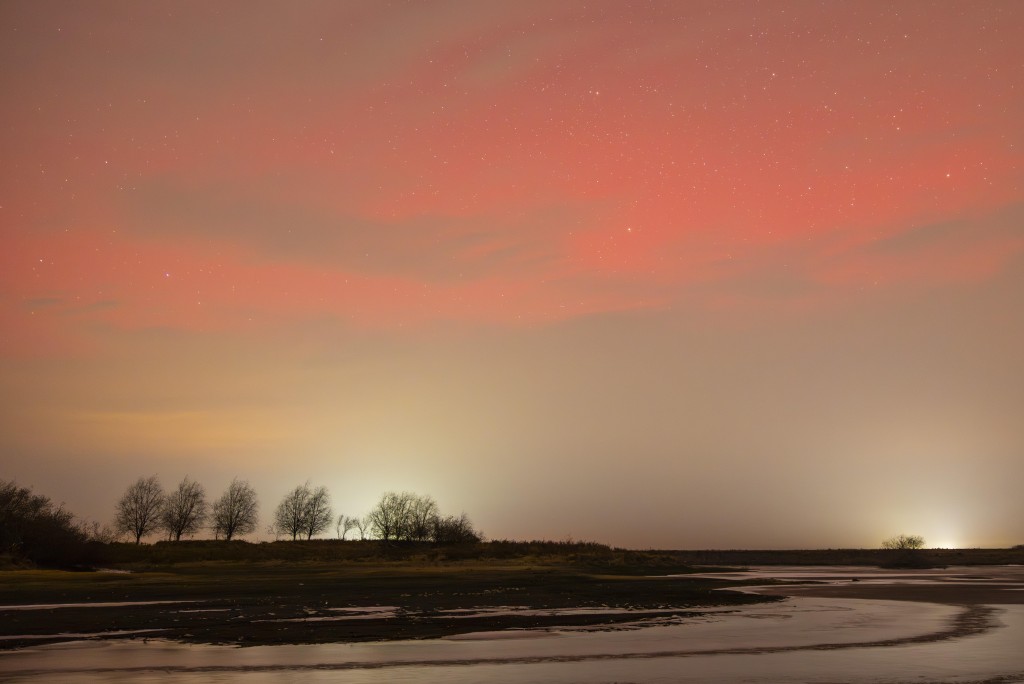 11月12日在黑龍江省雙鴨山市拍攝的絢麗極光。新華社