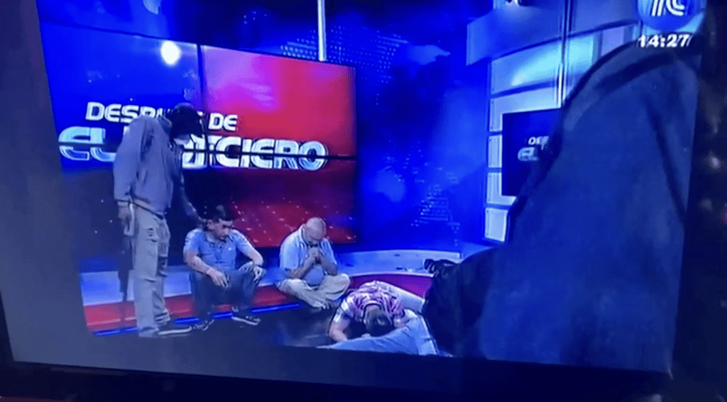 週二（9日），厄瓜多爾一家電視台在現場直播期間遭到持槍武裝份子劫持，且過程經電視現場直播出街。路透社